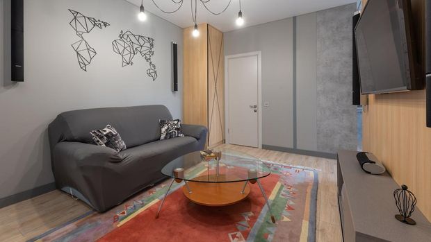 Warna cat kamar tidur light grey.