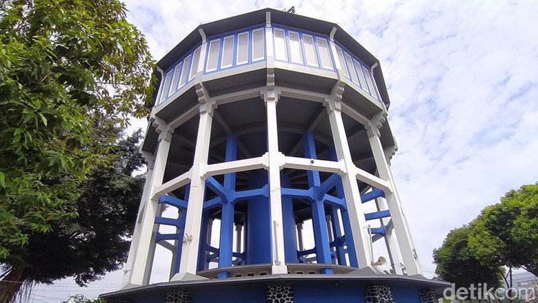Water toren atau menara air peninggalan Belanda di Alun-Alun Kota Magelang, Kamis (19/1/2023).