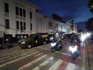 Bersih dari PKL, Jalan Kunir Kota Tua Jakbar Dijaga Satpol PP Malam Ini