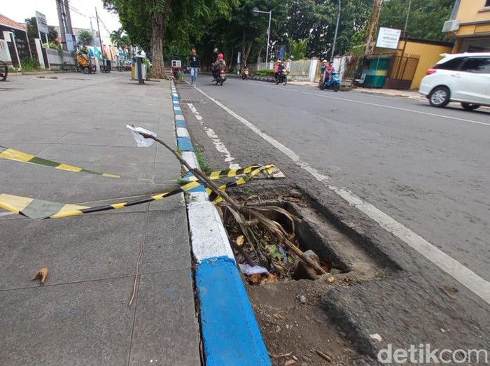 besi penutup gorong-gorong hilang