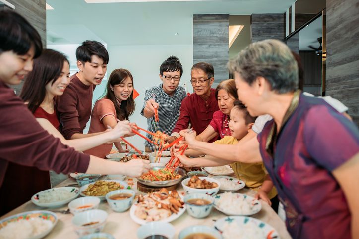 Kamu Perlu Tahu, 7 Etika Makan Bersama Saat Rayakan Imlek Ini
