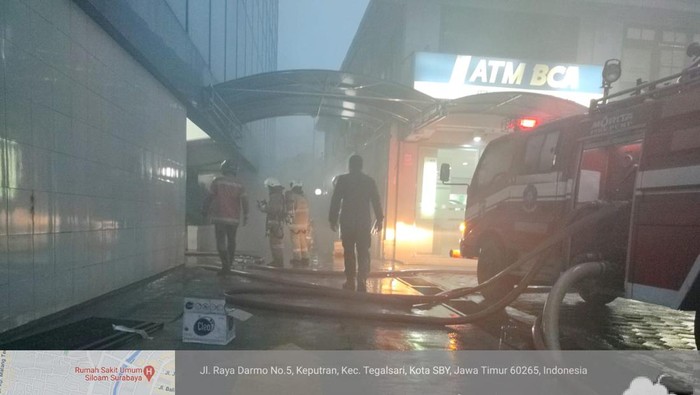 Gudang basemen Kantor BCA Jalan Raya Darmo terbakar