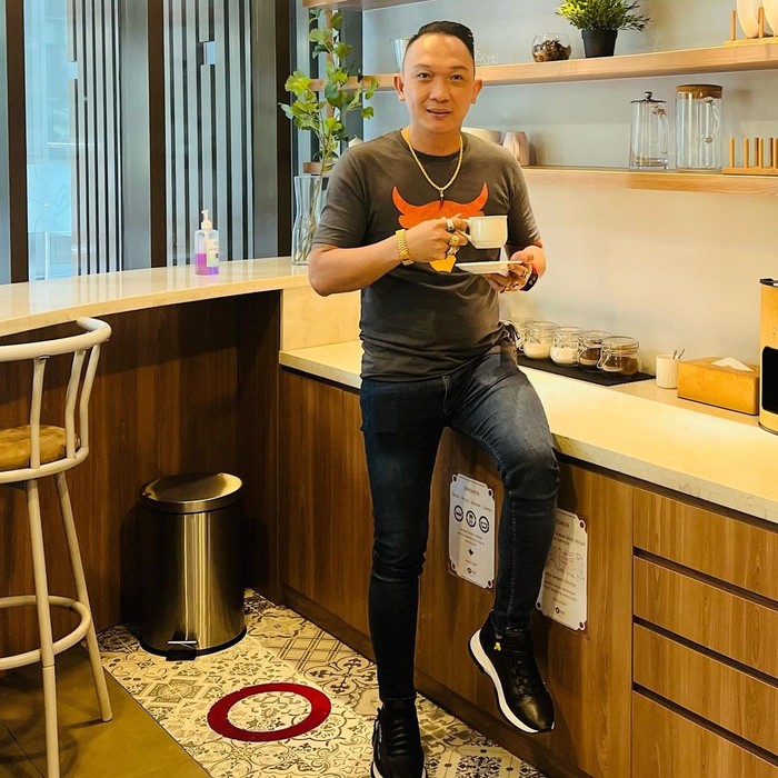 Henry Kurnia Adhi Henry Kurnia Adhi