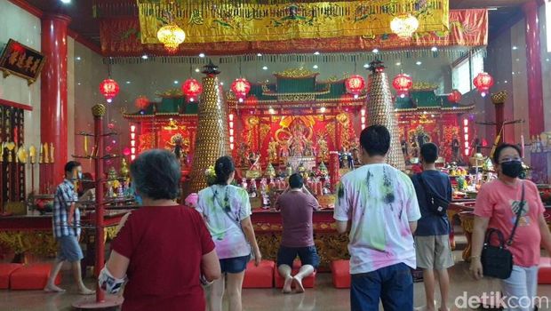 Ibadah Jelang Tahun Baru Imlek 2023 di Klenteng Xian Ma Makassar