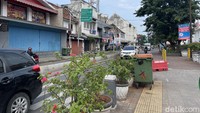 Wacana sterilisasi Jalan Kunir dari pedagang kaki lima (PKL), terealisasi. Para PKL yang biasa dagang di sepanjang Jalan Kunir sudah direlokasi. (Vivi/detikcom)