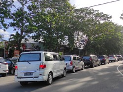 Selain membangun pos pengamanan terpadu, polisi menilai perlu dicarikan akses jalan lain menuju Pelabuhan Sanur. Sebab kemacetan terjadi akibat akses masuk-keluar Pelabuhan Sanur hanya satu. Karena itu, polisi menilai perlu kolaborasi dengan Dinas Perhubungan guna mengatasi hal tersebut karena kepemilikan tanah di sekitar Pelabuhan Sanur adalah milik adat dan pribadi. Polisi berharap pemerintah daerah dapat memfasilitasi kepada desa adat maupun pemilik tanah. Foto: I Wayan Sui Suadnyana/detikBali