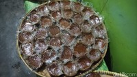 Kue keranjang Tok Swie Giok di Sidoarjo yang baru matang/Foto: Suparno/detikJatim