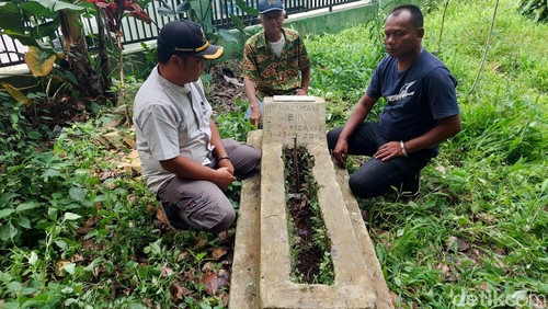 Makam Halimah Istri-Korban Wowon cs di Bandung Barat