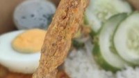 Nikmatnya sate lilit khas Bali paling cocok disantap dengan nasi putih. Tetapi sate lilit yang satu ini tampaknya justru menguji kesabaran pembelinya. Foto: Instagram/_sadfood