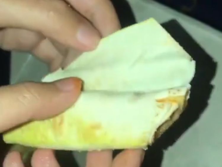 Zonk! Tergiur dengan Foto Menu, Netizen Ini Terima Makanan Setipis Tisu