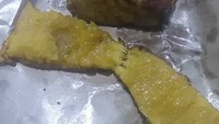 Memesan martabak untuk camilan malam, orang ini malah diuji kesabarannya. Martabak yang dipesannya datang tanpa topping dengan adonan yang tipis tak seperti martabak normal. Foto: Instagram/_sadfood