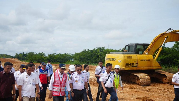 Menhub cek proyek KA Makassar-Parepare yang terganjal lahan