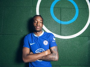 Madueke Hadirkan Opsi di Sektor Sayap Chelsea