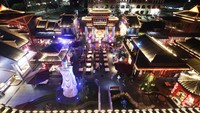 Tak hanya wisata kuliner, pengunjung juga bisa mendoakan umat Konghucu di sini.