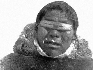 Mengungkap Asal-usul Kacamata Hitam Pertama di Dunia