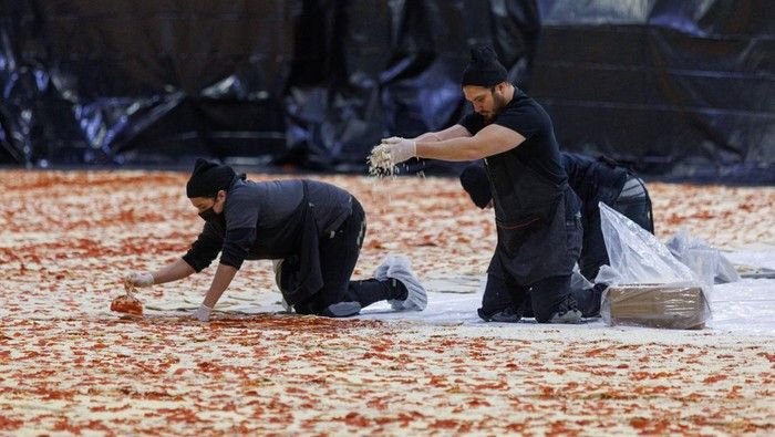 Pecah Rekor! Pizza Hut Bikin Pizza Terbesar di Dunia Berisi 68 Ribu Potong