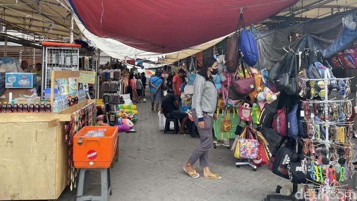 Pedagang di Lokbin Kota Intan