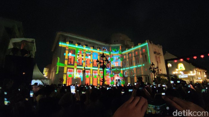 Pertunjukan video mapping di Kota Lama Semarang, Sabtu (21/1/2023).