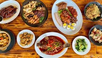 Semua menu ini bisa dicicipi di Sinar Djaya. Restoran ini buka mulai pukul 08.00. Ada menu sarapan berupa bubur China yang populer. Untuk waktu tutupnya sekitar pukul 23.00.