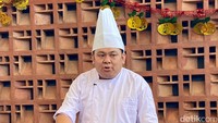 Masakan peranakan di Sinar Djaya bisa dibilang autentik karena diracik chef Malaysia. Chef Wong Chee Hung sudah punya banyak pengalaman!