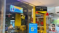 Sinar Djaya bisa disambangi di The Breeze, BSD. Lokasinya bersebelahan dengan gerai donat J.CO.