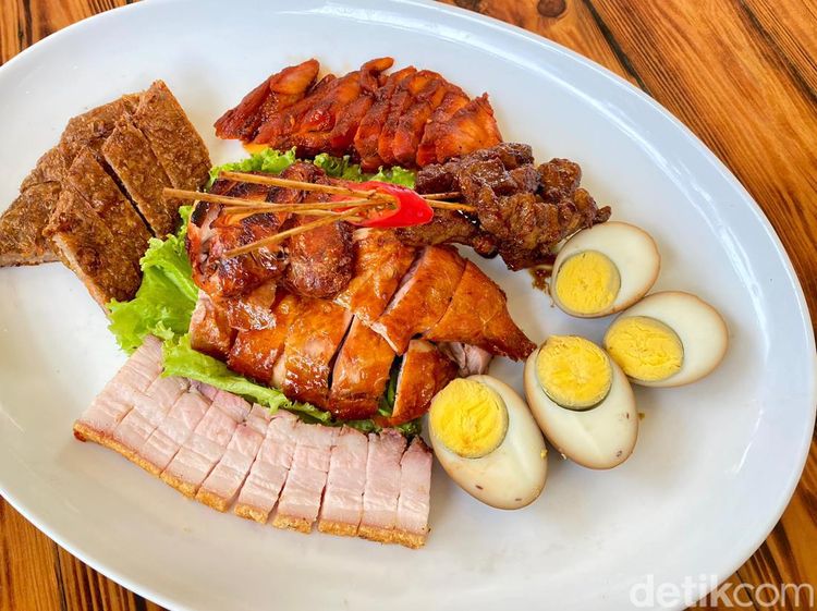 Resto Peranakan Ini Punya Crispy Pork hingga Udang Gandum Nikmat
