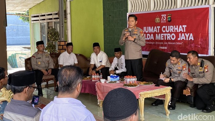 Kapolres Metro Depok Kombes Ahmad Fuady merespons curhatan warga Depok terkait banyak pemabuk di kolong fly over Jalan Arief Rahman Hakim. Simak ulasannya.