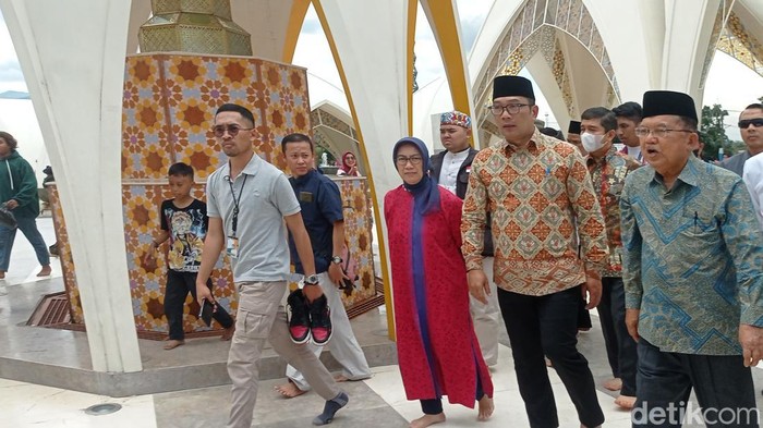 Ridwan Kamil dan Jusuf Kalla di Masjid Raya Al Jabbar.