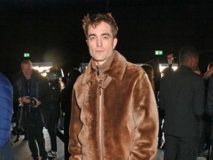 Robert Pattinson Bintangi Film Sutradara Parasite, Jadi Cameo Running Man