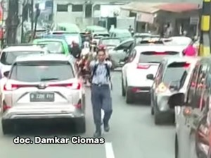 Cerita Keberanian Bocah SMP Bantu Damkar Kena Macet Tuai Pujian