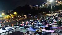 Nah, salah satu komunitas yang kerap mengadakan latihan pound fit adalah Rocca Space, salah satu venue yang dimanfaatkan untuk sesi pound fit berlokasi di GBK, Jakarta, Jumat (20/1/2023) malam. 