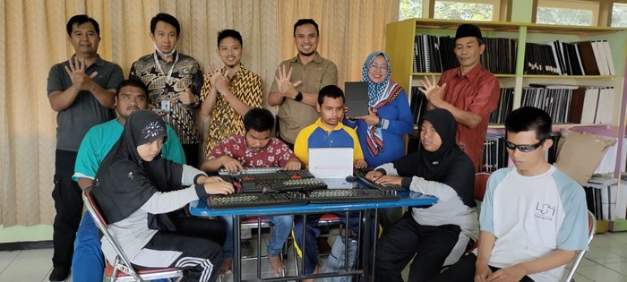 Telkom memperluas jangkauan aplikasi pembelajaran I-CHAT sampai ke tujuh kota di Indonesia.