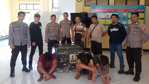 Polsek KEK Mandalika menangkap tiga orang warga yang mencuri genset milik PT PP yang digunakan untuk membuat aspal parkir sirkuit.
