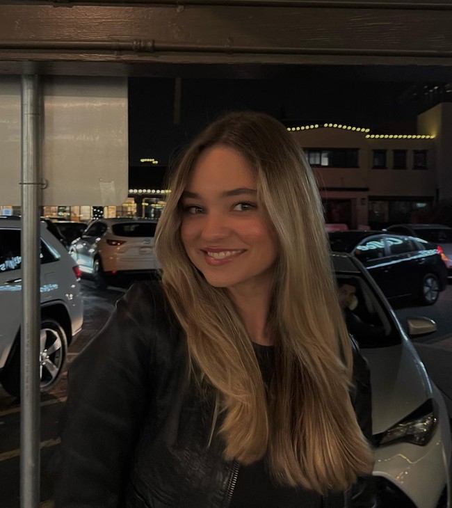 Sama seperti Tamara, Tina Bleszynski juga memiliki paras bule yang cantik. Pesonanya pun jadi bikin salah fokus. Foto: Instagram/@tinableszynski