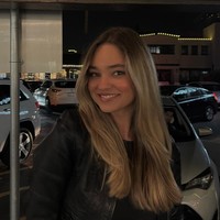 Sama seperti Tamara, Tina Bleszynski juga memiliki paras bule yang cantik. Pesonanya pun jadi bikin salah fokus. Foto: Instagram/@tinableszynski