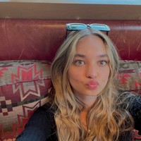 Nama Tina Bleszynski mungkin terasa asing untuk didengar. Keponakan Tamara Bleszynski itu memang jarang tersorot di Indonesia. Namun di luar negeri, ia sudah mulai merintis kariernya di dunia perfilman Hollywood. Foto: Instagram/@tinableszynski