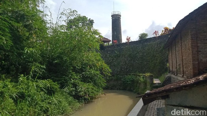 Tugu Waseso di Desa Soropaten, Kecamatan Karanganom, Klaten, Jawa Tengah.