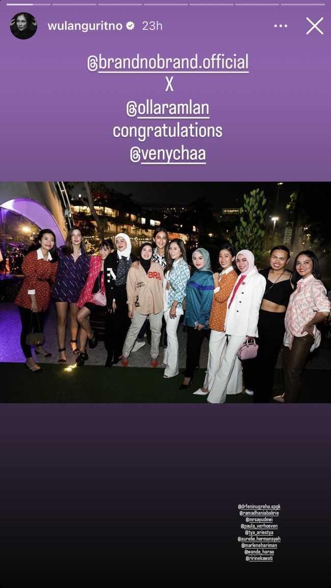 Begini potret para geng cendol bersama rekan-rekan Olla yang sama-sama menghadiri acara tersebut. Penampilan siapa yang menurutmu paling stylish? Foto: Instagram/@wulanguritno