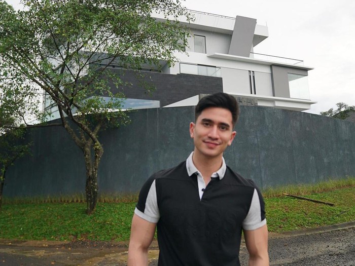 Verrell Bramasta Verrell Bramasta dan rumah di Sentul.