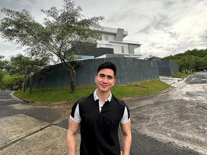 Verrell Bramasta dan rumah di Sentul.