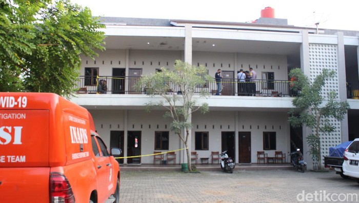 Seorang wanita dibunuh di hotel kawasan Blora pada Selasa, 17 Januari 2023. Korban ditemukan tewas dengan beberapa luka sayatan di tubuhnya.