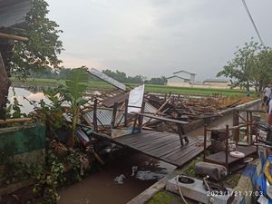 Belasan Bangunan di Sawit Boyolali Rusak Diterjang Puting Beliung