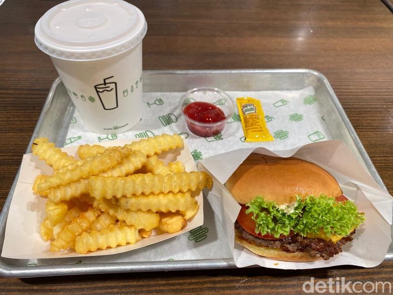Yummy Banget! Burger 'Shake Shack' New York di Singapura yang Empuk Juicy Yummy Banget! Burger 'Shake Shack' New York di Singapura yang Empuk Juicy