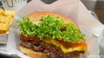 Yummy Banget! Burger Shake Shack New York di Singapura yang Empuk Juicy