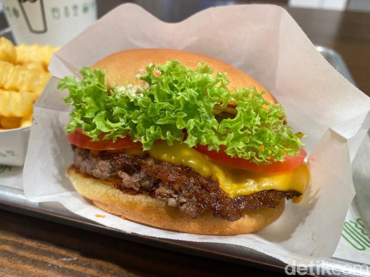 Yummy Banget! Burger Shake Shack New York di Singapura yang Empuk Juicy