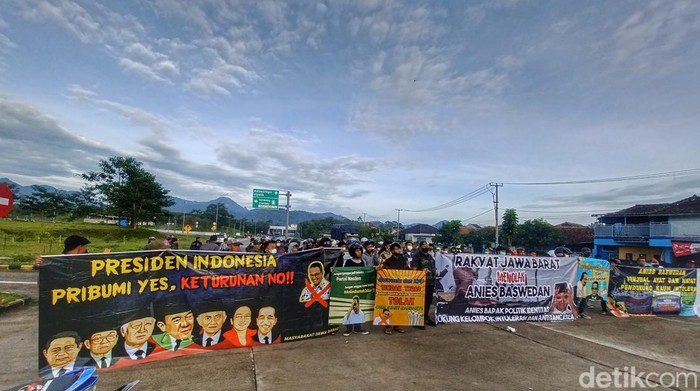 Aksi demonstrasi di Soreang Kabupaten Bandung,menolak kampanye Anies Baswedan.