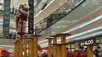 Selain memberikan nuansa dekorasi Imlek, Lippo Mall Puri juga melengkapi perayaan Imlek dengan menghadirkan berbagai kegiatan khas Imlek di antaranya penampilan Barongsai Tonggak yang memberikan atraksi menarik.