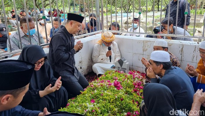 ayah eri cahyadi meninggal