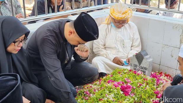 ayah eri cahyadi meninggal
