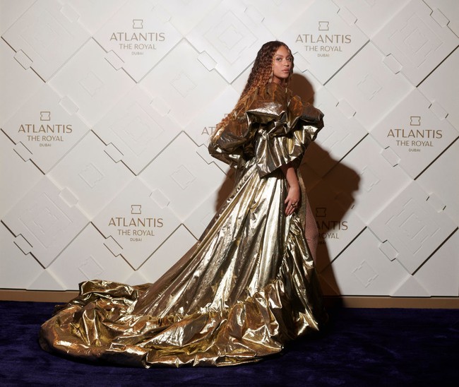 Seperti dikutip Daily Mail, Beyonce dibayar dengan harga fantastis untuk konser di pembukaan Atlantis The Royal, Dubai ini. Dia dikabarkan menerima bayaran US$ 35 juta atau sekitar Rp 525 miliar untuk konser selama satu jam. Foto: Mason Poole/Parkwood Media/Getty Images/Atlantis The Royal